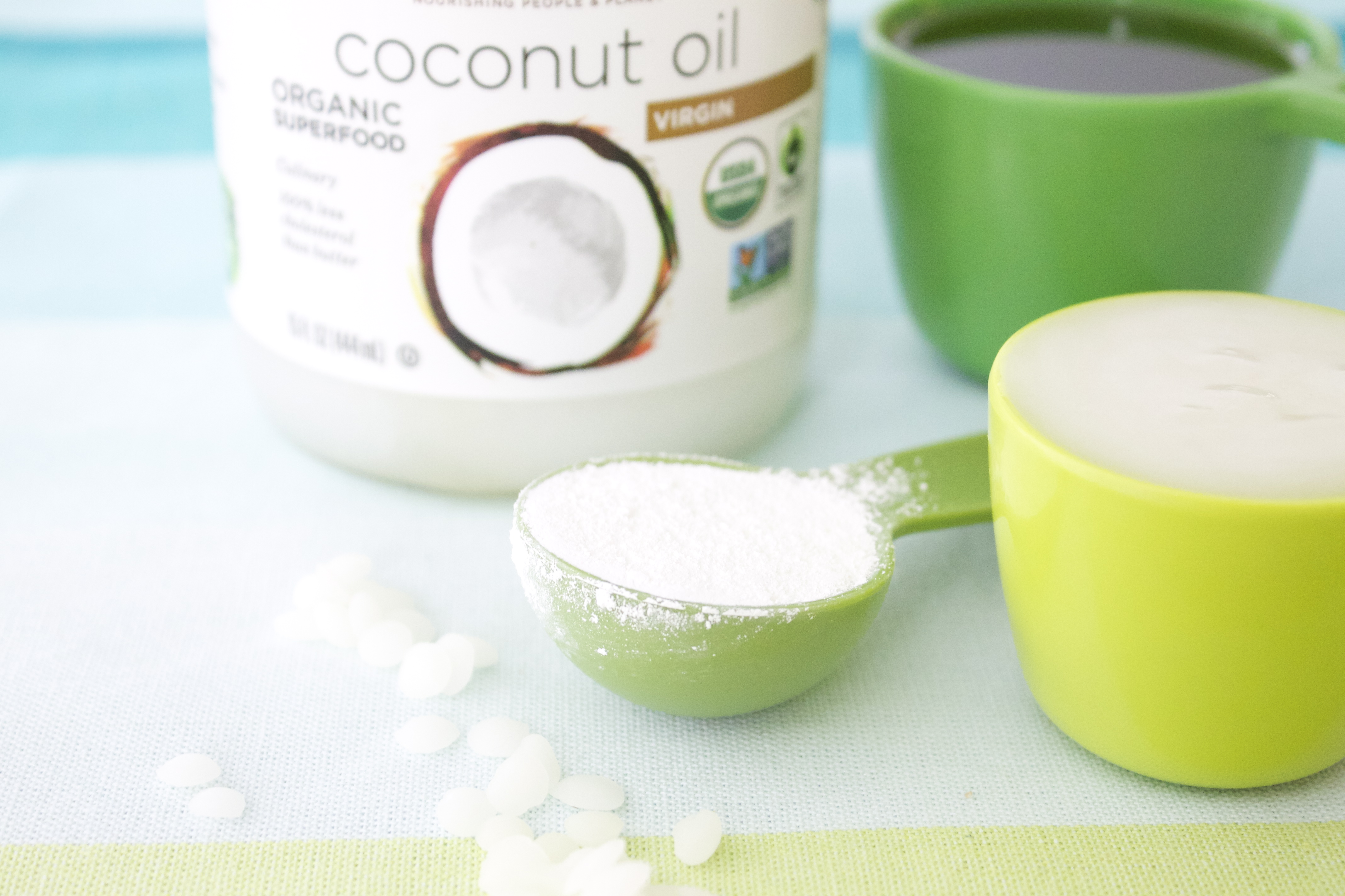 Vir: http://kitchen.nutiva.com/diy-sunscreen-made-with-coconut-oil/