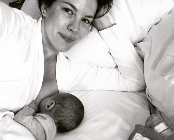 Celebrity-Moms-Breastfeeding-Photos